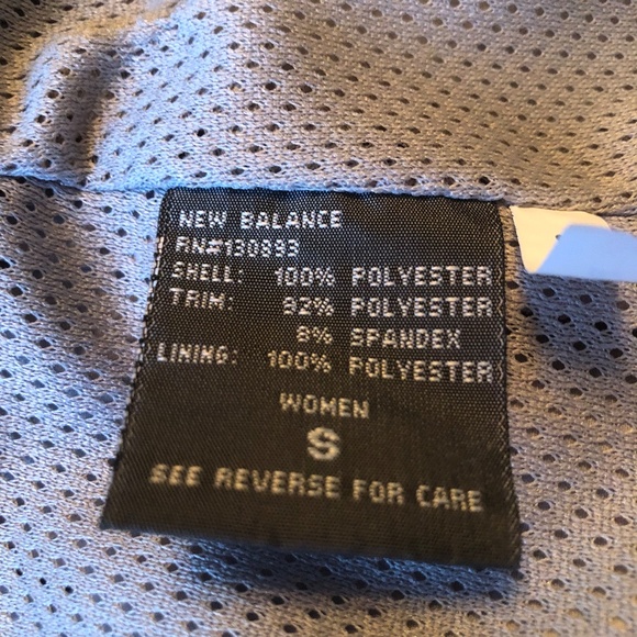 Women's New Balance Jacket Size S Like New Black w/zippered pockets - Picture 13 of 14
